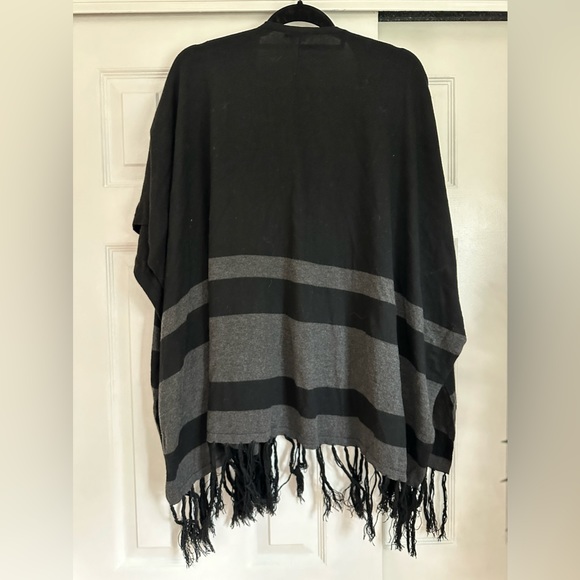 Cupio open front black and gray stripe poncho sweater size S / M - Picture 3 of 3